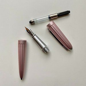 Diplomat Aero Antique Rose Fountain Pen - Medium Nib